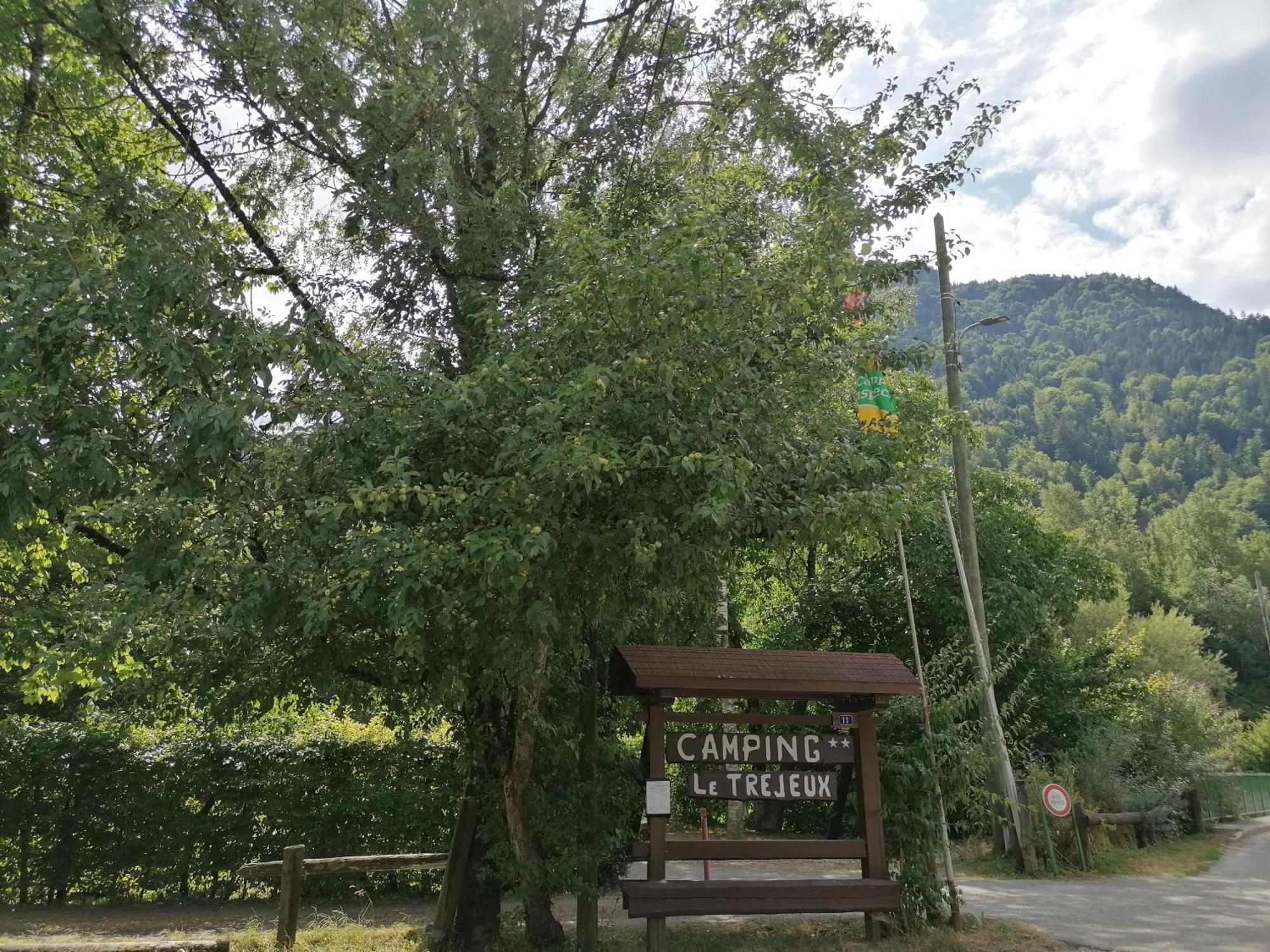 Camping Le Trejeux - Petit Chalet Thônes Esterno foto